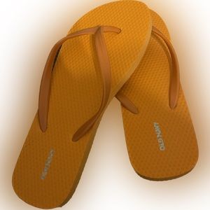 Old Navy Flip Flops - Unisex (Womens Size 8)